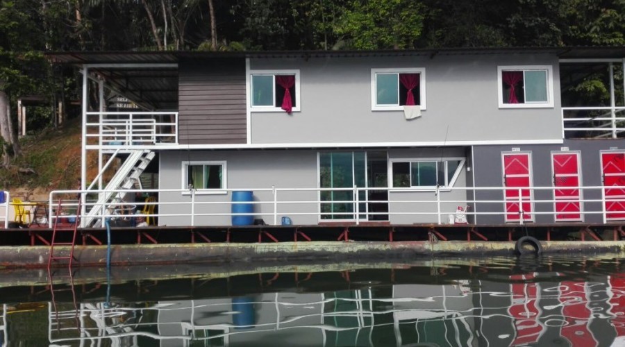 Kenyir Houseboat 2