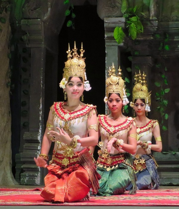 cambodia-dancers-dance-travel-show