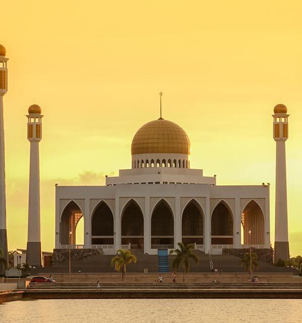 sunset-at-central-mosque-songkhla-thailand