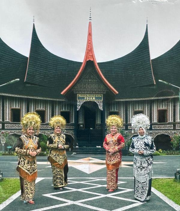 Puan Waidawati Padang Bukittinggi Indonesia